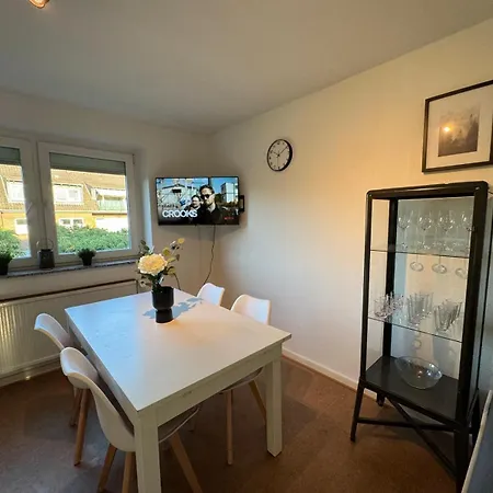 Comfort With Garden Apartment Meerbusch
